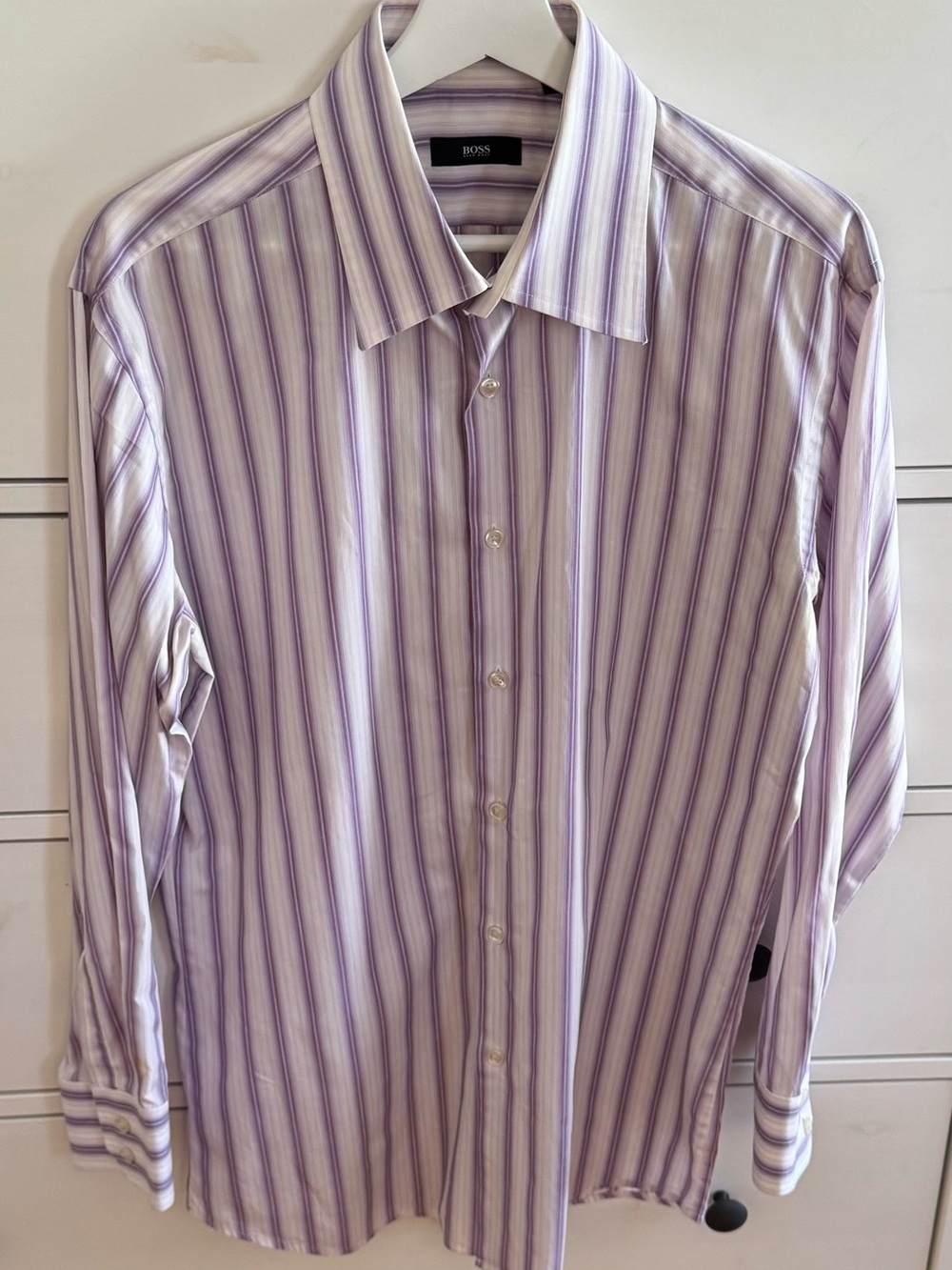 Hugo Boss men’s Lavender and White Striped button up Dress Shirt size 17.5 32/33